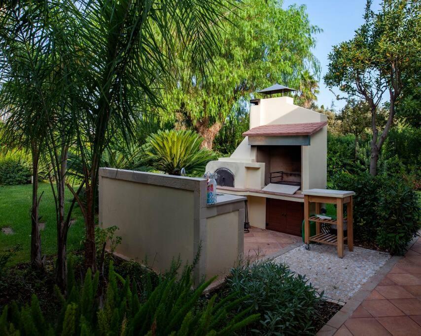 Spaziosa Villa Con Piscina E Giardino, Polignano A Mare Exteriör bild
