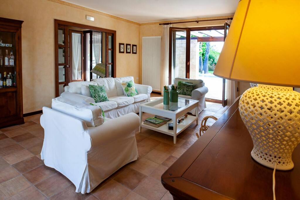 Spaziosa Villa Con Piscina E Giardino, Polignano A Mare Exteriör bild
