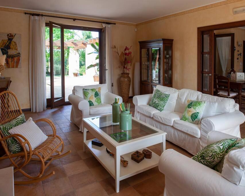 Spaziosa Villa Con Piscina E Giardino, Polignano A Mare Exteriör bild