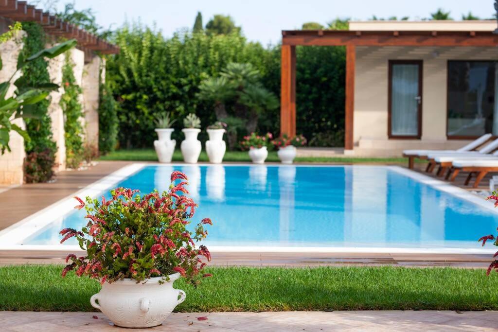 Spaziosa Villa Con Piscina E Giardino, Polignano A Mare Exteriör bild
